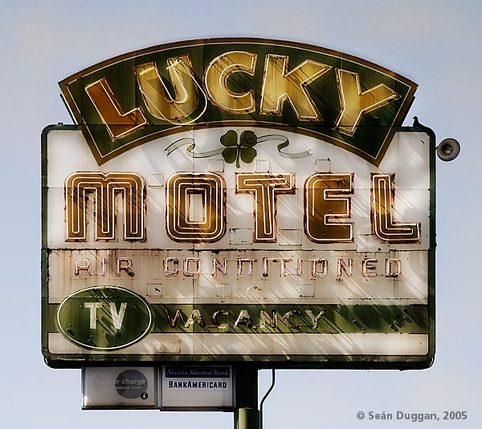 lucky_clover_motel_1.jpg