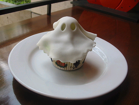 ghostcupcakeasdf.jpg