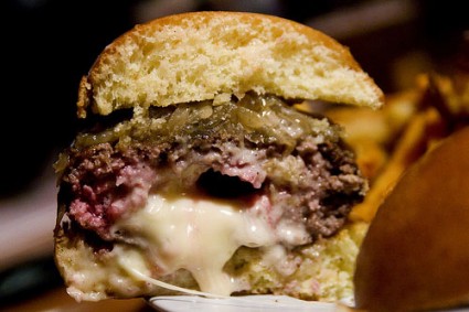 20081117-gooddog-burger-innards